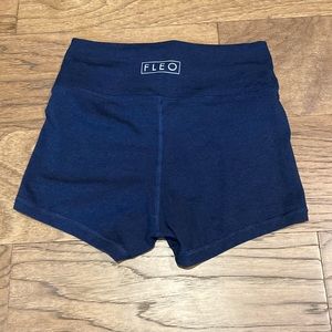 GUC size small fleo shorts
